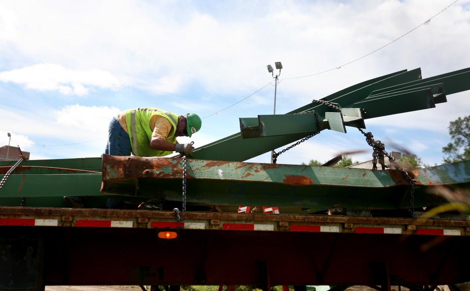 35W bridge debris removed