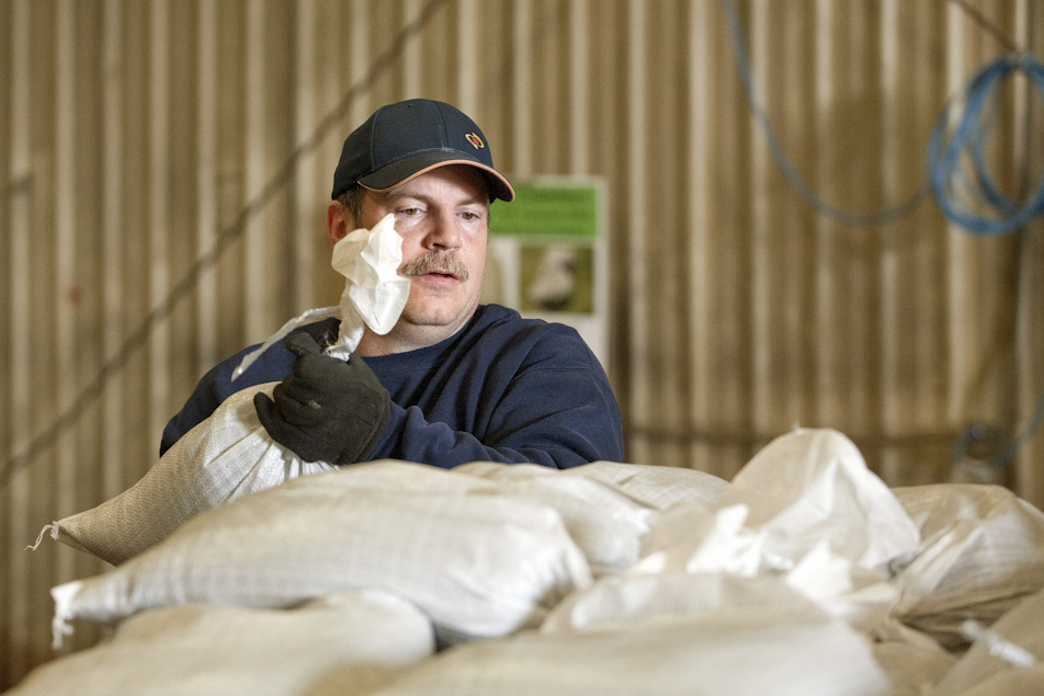 Stacking sandbags