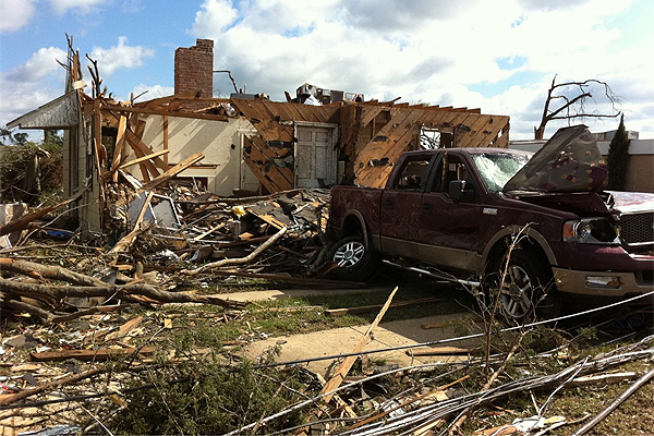alabama tornado pictures. Tuscaloosa tornado damage.