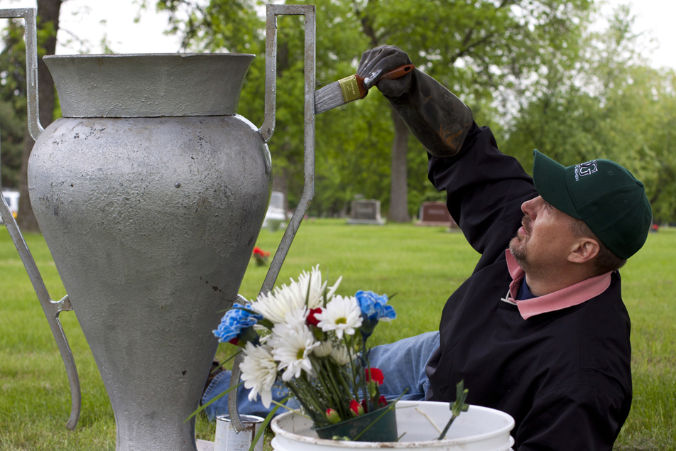 Grave grooming