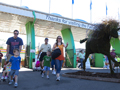 Fairgoers arrive