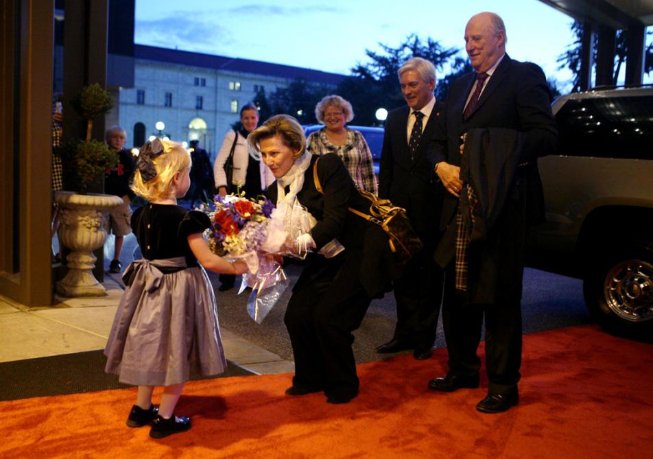 Greeting King and Queen