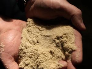 Silica sand