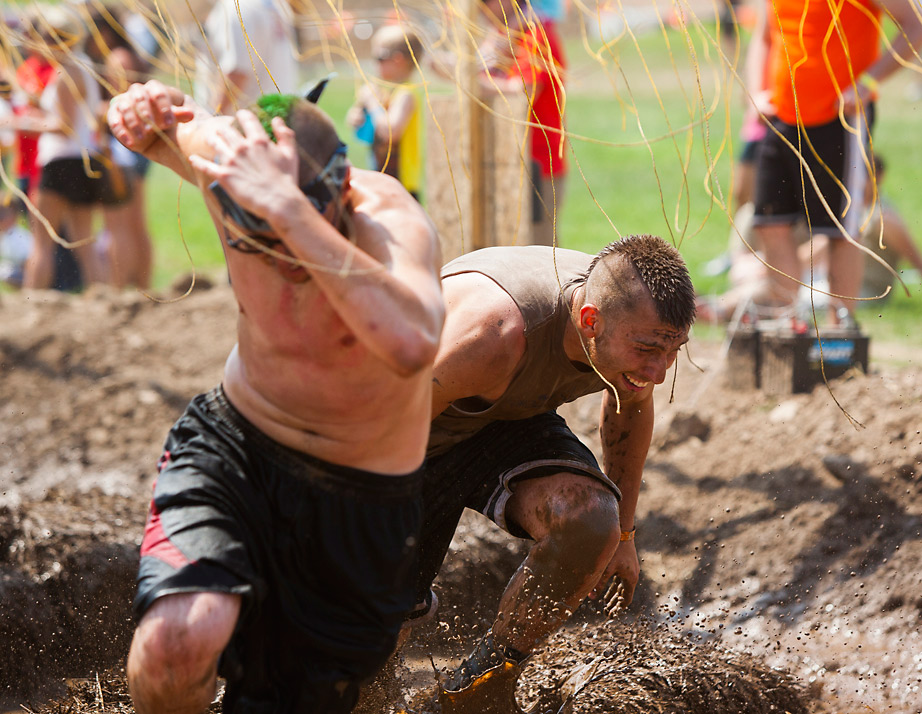 Photos Mud, electric shocks and more test athletes in Tough Mudder