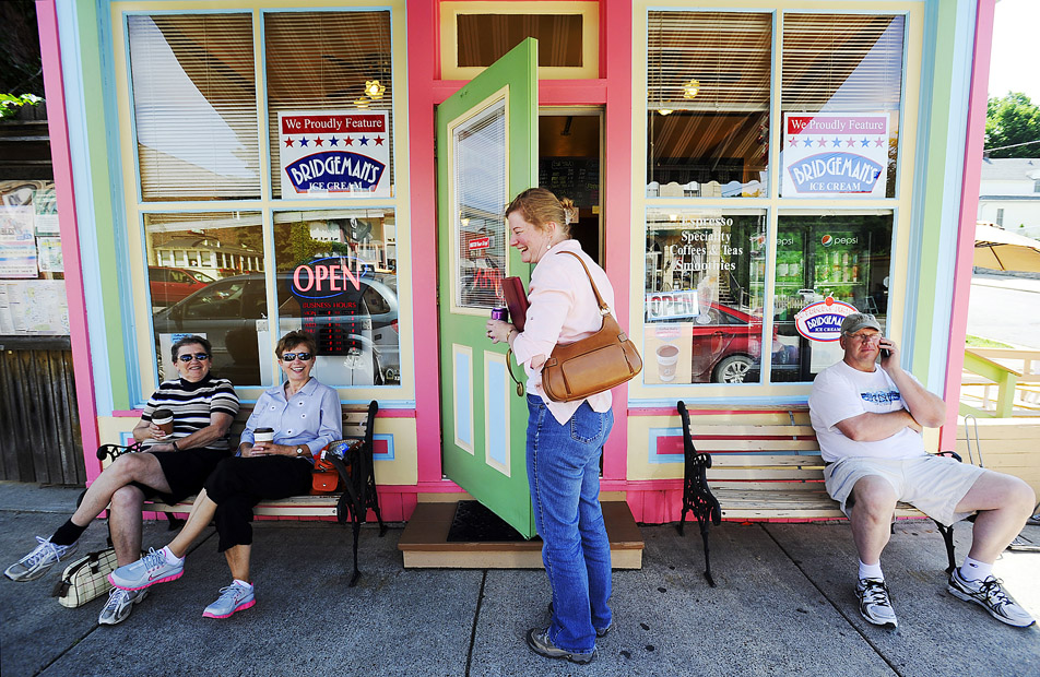 Kathy Kasten and customers
