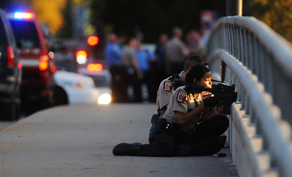 Officers on Penn Ave. bridge