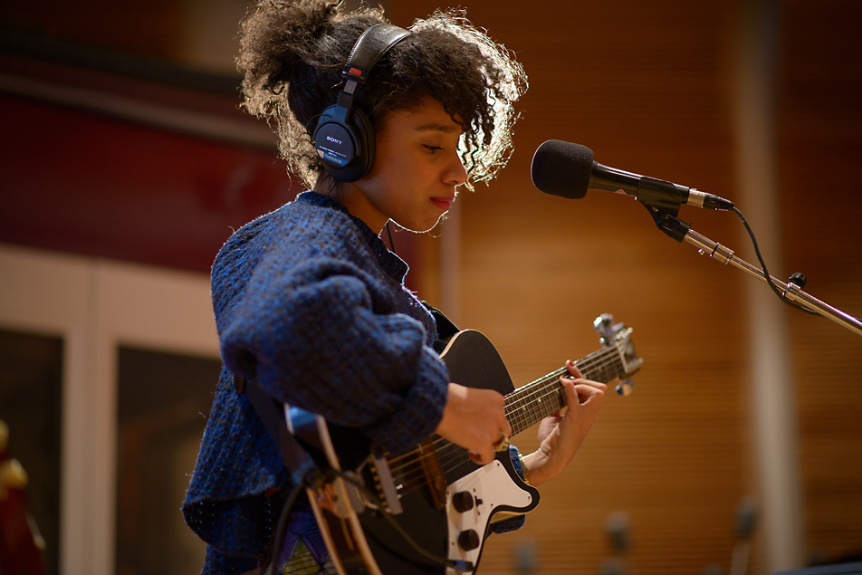 Lianne La Havas performs in The Current studio