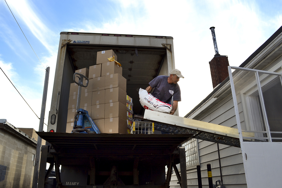 Unloading potatoes