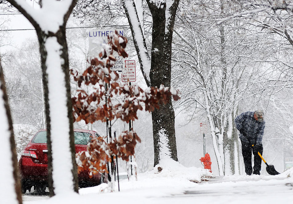 Biggest snowstorm in two years blankets region, hobbling commute