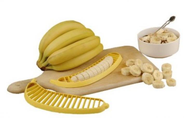 Who doesn't need a little extra help slicing their banana? Who doesn't need a little extra help slicing their banana?