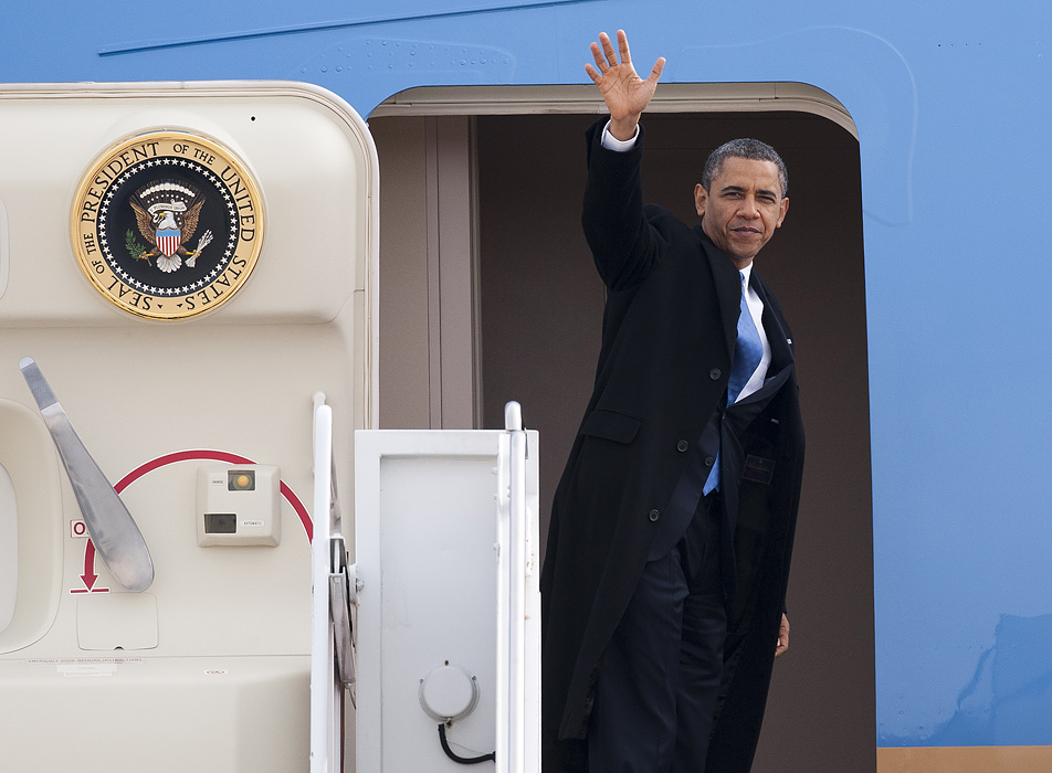 Obama waves