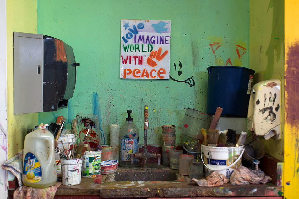 A scene in the art classroom