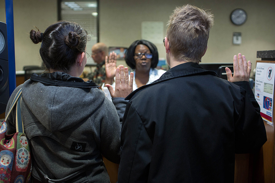 Photos: Minn. same-sex couples line up for marriage licenses ...