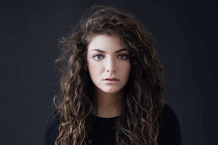 Lorde continues her #1 streak on this week's Chart Show. Lorde continues her #1 streak on this week's Chart Show.