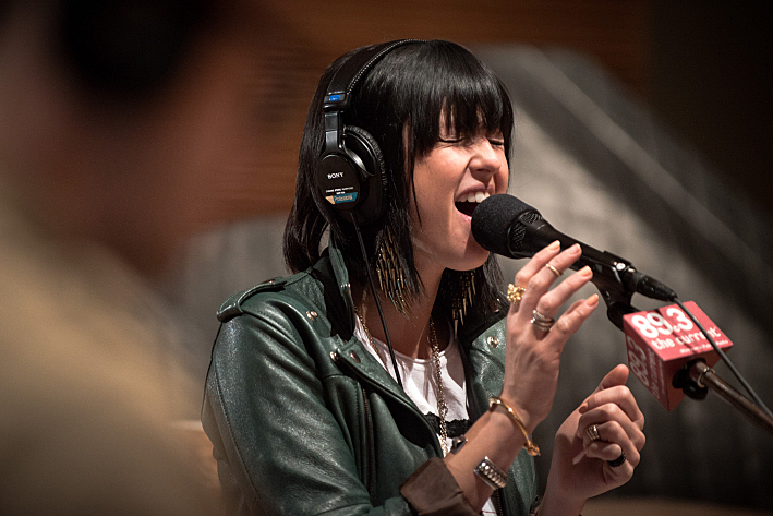 Sarah Barthel sings Sarah Barthel sings