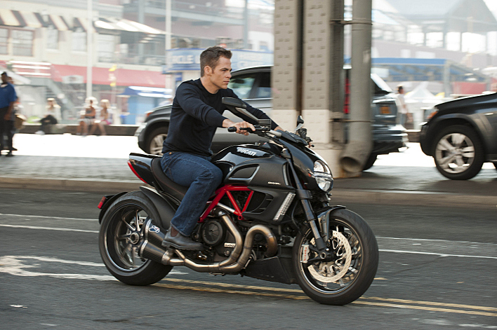 Chris Pine plays young Jack Ryan, cruising the downtown streets of Manhattan in 'Jack Ryan: Shadow Recruit'. Chris Pine plays young Jack Ryan, cruising the downtown streets of Manhattan in 'Jack Ryan: Shadow Recruit'.