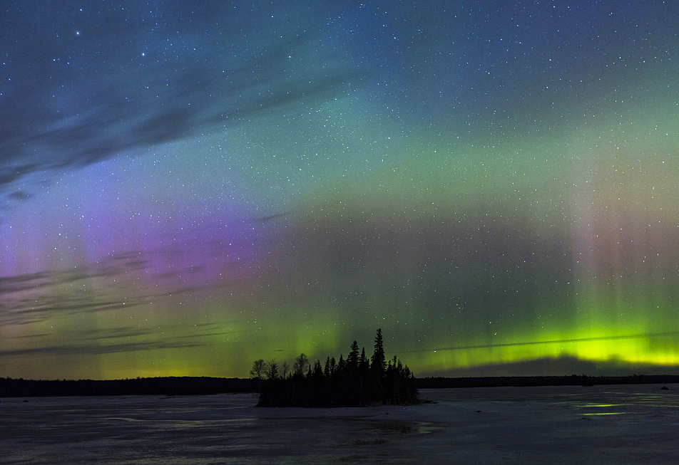 Video and photos Stunning aurora borealis lights up Duluth skies