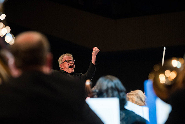 Image Osmo Vanksa leading the Minnesota Orchestra.