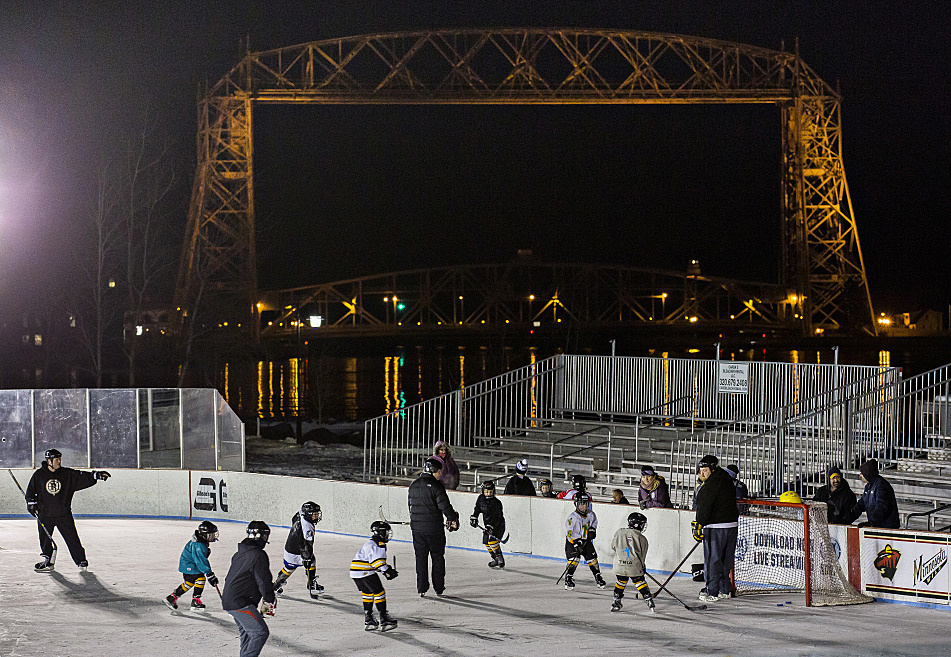 Winter classic Duluth youth hockey keeps it oldschool, outdoors