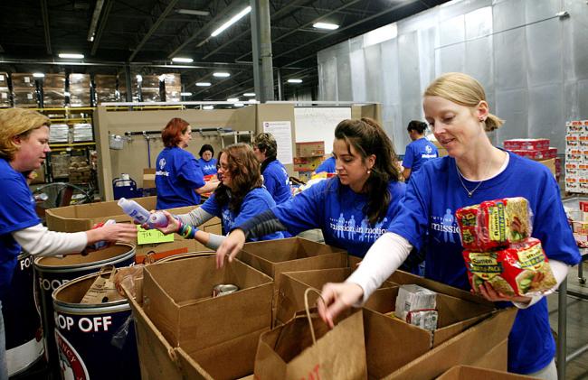 More head to food shelves for holiday help | Minnesota Public Radio News