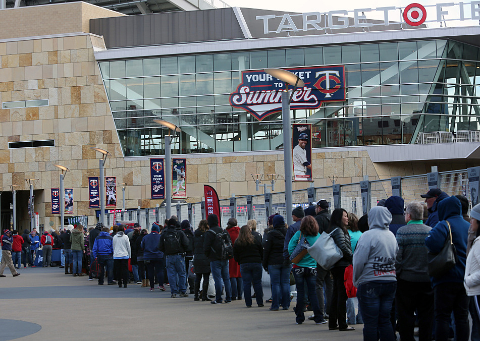 Home opener: Twins debut new safety netting by Target Field dugouts ...